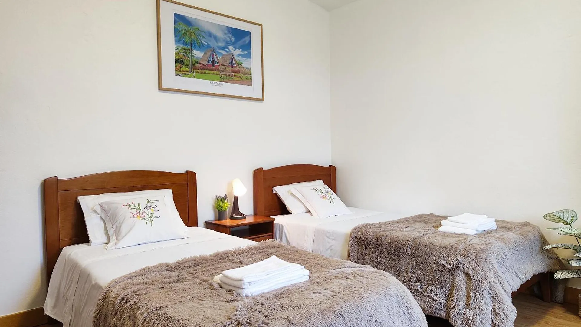 Semesterbostad Gateone Al Airport View House Villa Machico