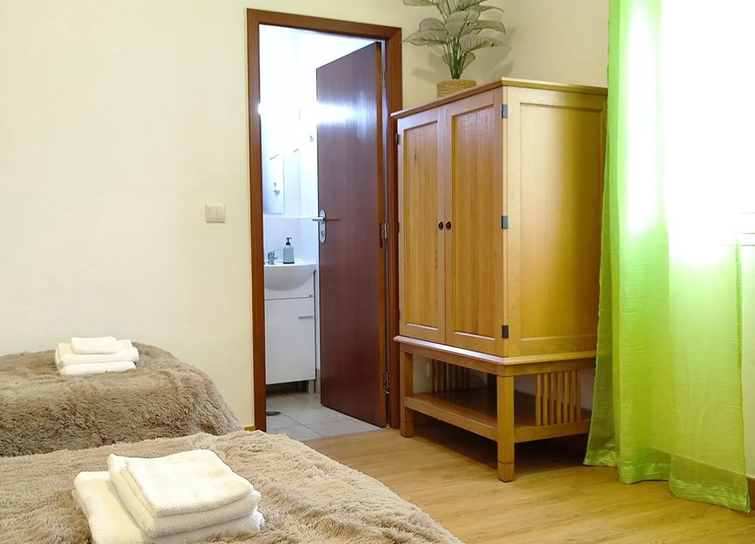 Gateone Al Airport View House Villa Machico  Portugal