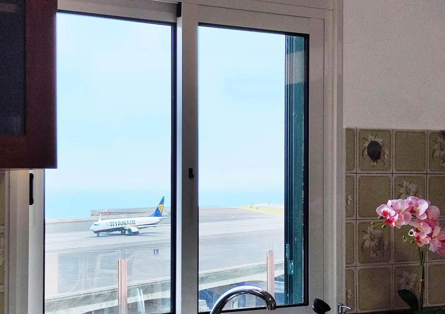 Semesterbostad Gateone Al Airport View House Villa Machico  Portugal